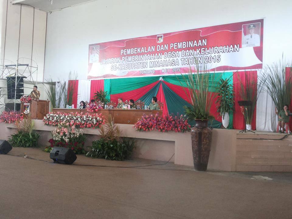 Olly Bekali Ribuan Perangkat Desa di Minahasa